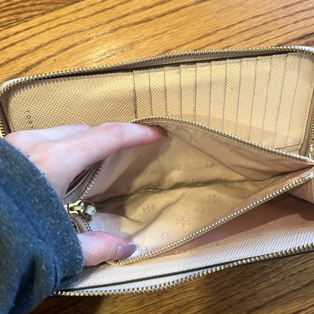 Tory Burch Woman’s Light Pink Wallet and Card Case
